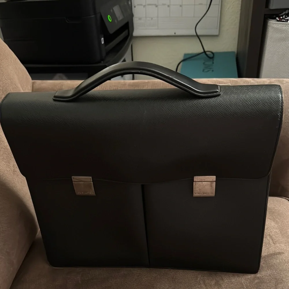 -* Louis Vuitton Black Taiga Khazan Black